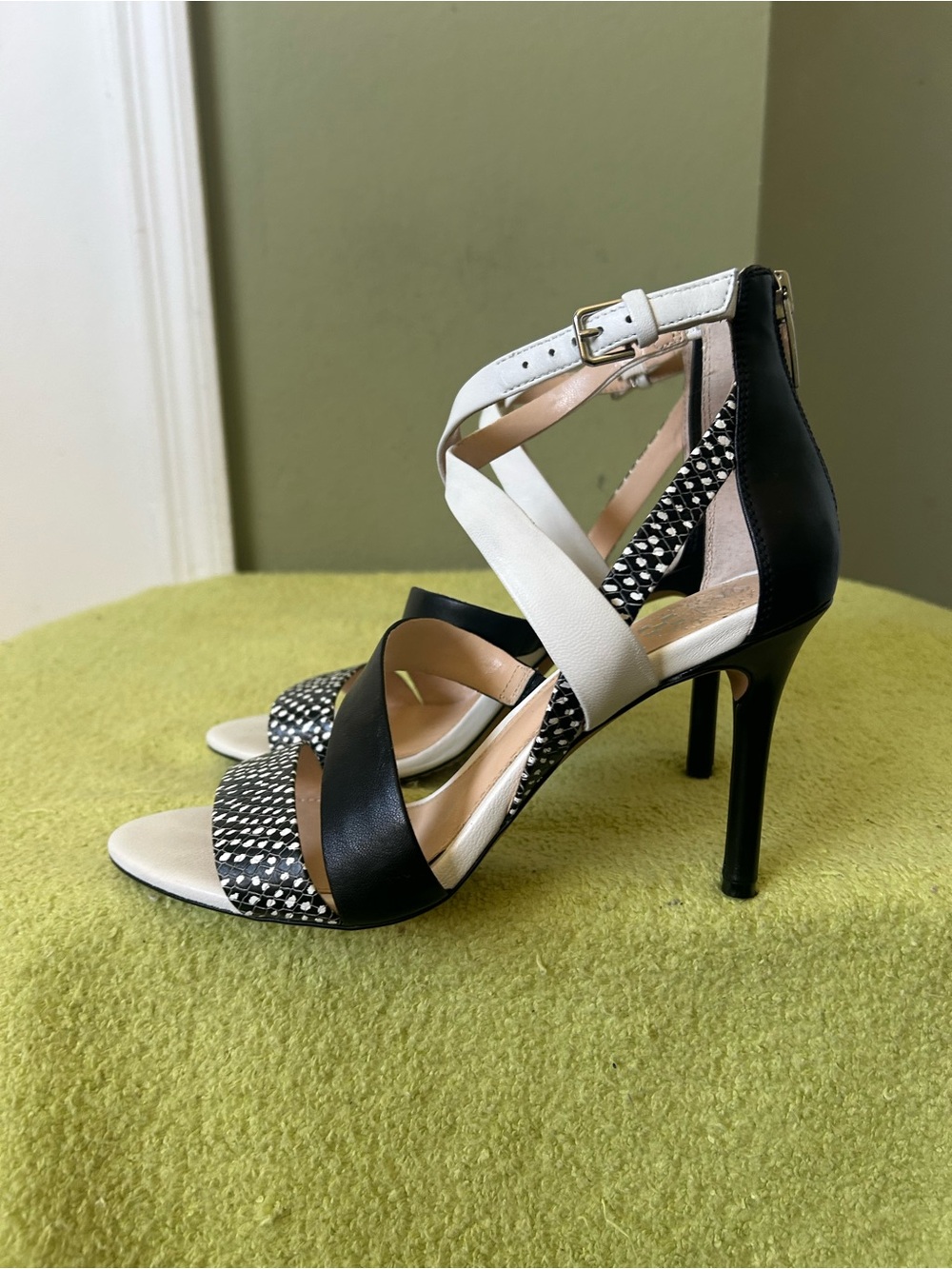 NWOB Women's Black & White Strappy High Heel Sandals Sz 6.5
